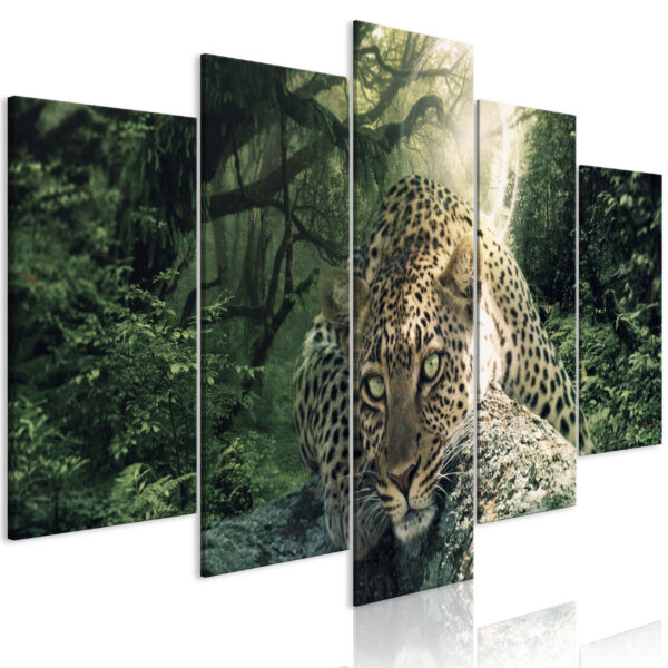 ARTGEIST billede trykt på lærred - Leopard Lying Pale Green