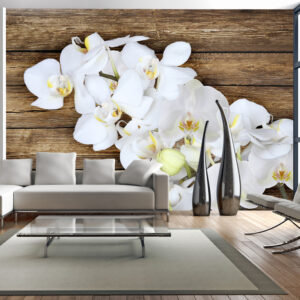 ARTGEIST - Fototapet af hvid orkidé på baggrund af gammelt træ - Flere størrelser 150x105