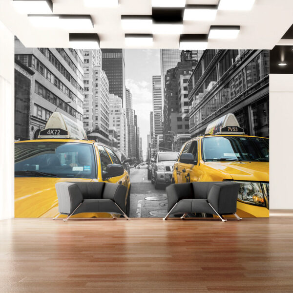 ARTGEIST Fototapet med motiv af New York taxi og byliv - sort-hvid og gul  (flere størrelser) 150x105