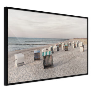 ARTGEIST Plakat med ramme - Baltic Beach Chairs Guld med passepartout 45x30