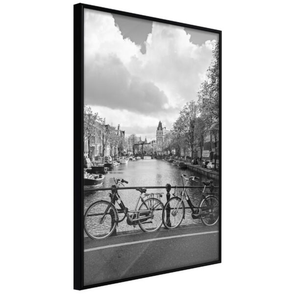 ARTGEIST Plakat med ramme - Bicycles Against Canal Sort med passepartout 20x30