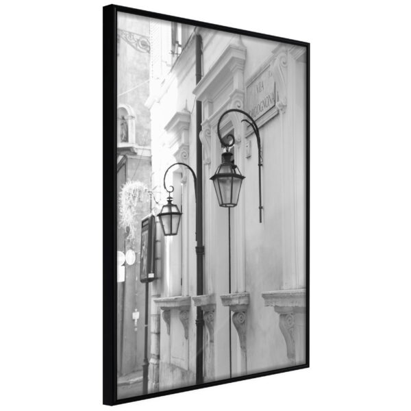 ARTGEIST Plakat med ramme - Old Town's Charm Sort 30x45